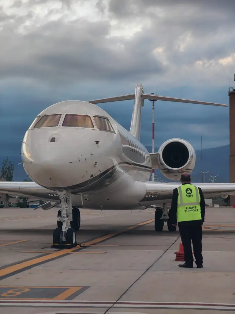 Agile Aero team member coordinating operations on the tarmac, ensuring a personalized and safe service.